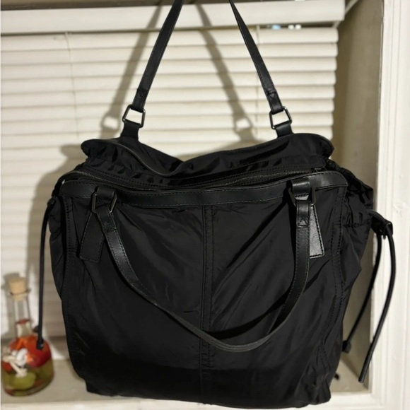 Burberry Buckleigh Black tote bag - Picture 1 of 7
